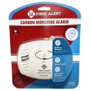 NIB First Alert Carbon Monoxide Alarm with Battery Backup Easy Plug-in. 9v Batte